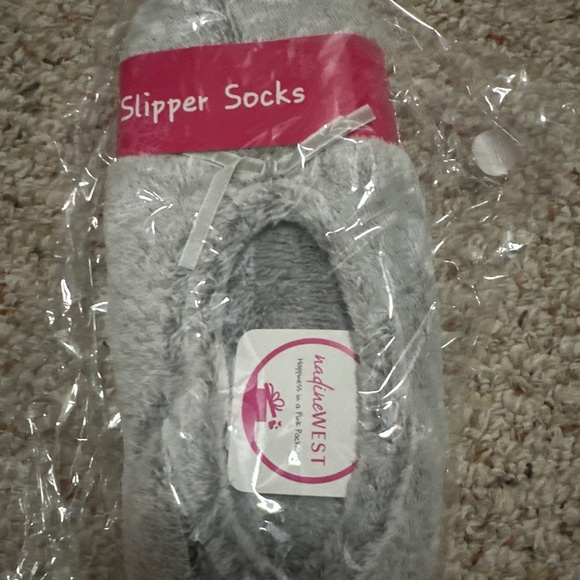Nadine West Gray Fuzzy Slipper Socks - Picture 1 of 3